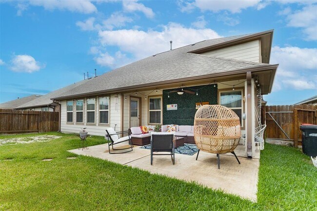 Building Photo - 29215 Jacobs River Dr