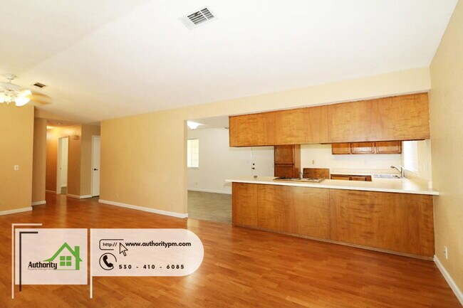 Building Photo - 6822 Creekside St