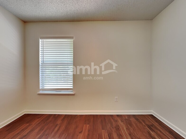 Building Photo - 11127 Lauren Oak Ln