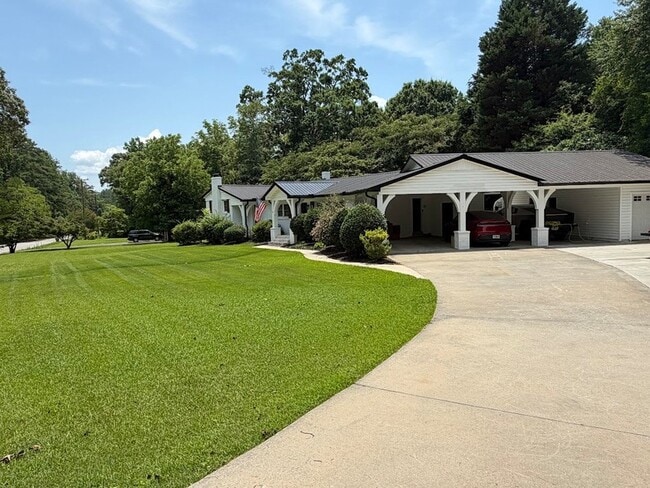 Building Photo - 405 Playground Rd