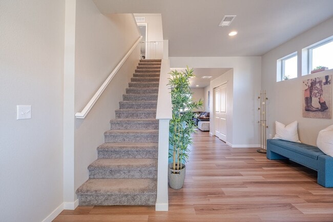 Building Photo - Stunning 3 Bed 2.5 Bath Home in Harvest Village