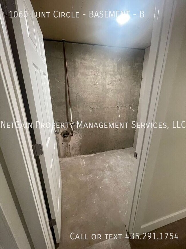 Building Photo - 1060 Lunt Cir