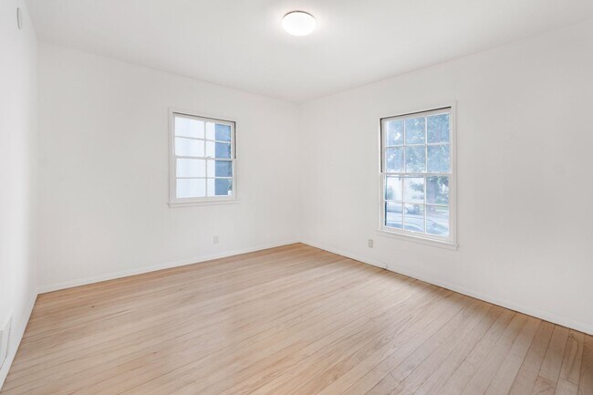Building Photo - Spacious 1-Bedroom 1-Bath apartment in Los Feliz