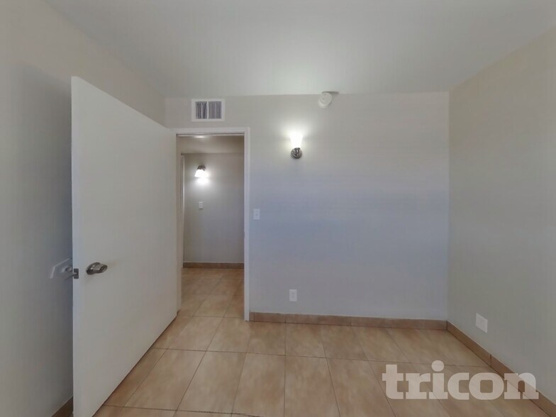 Building Photo - 1649 W Pueblo Ave