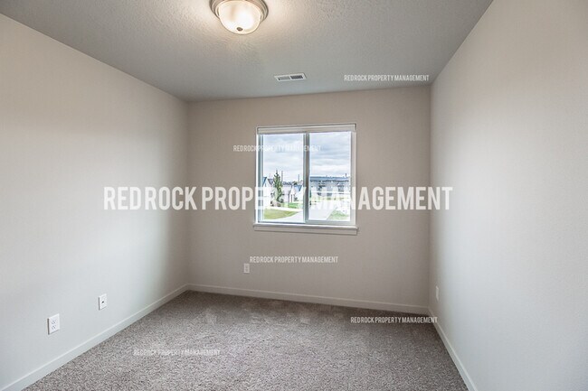 Building Photo - 203 Woodlawn Ln
