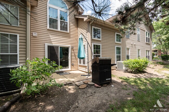 Building Photo - 115 Old Oak Ct E