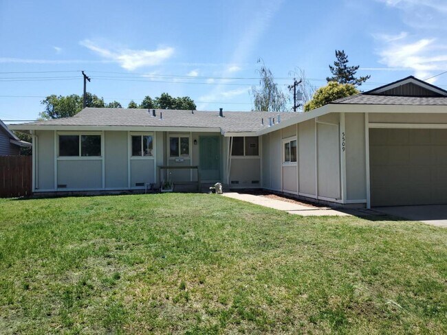 Building Photo - 5509 Kermit Ln