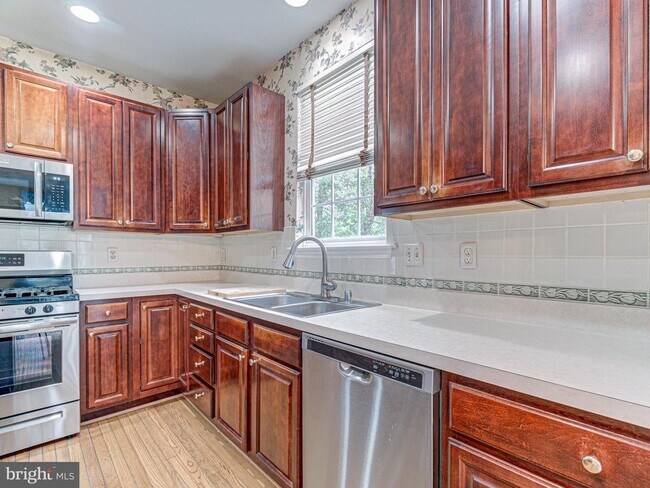 Building Photo - 817 Santmyer Dr SE