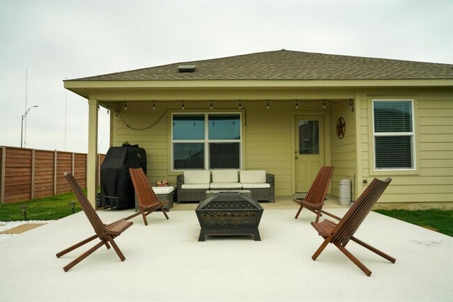 Building Photo - 1000 Nokota Bnd