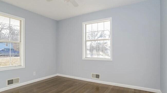 Building Photo - 14804 Bellaire Ave