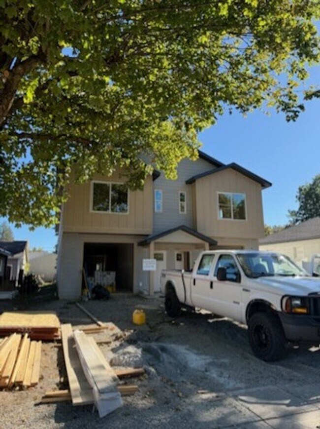 Primary Photo - Duplex in CDA!