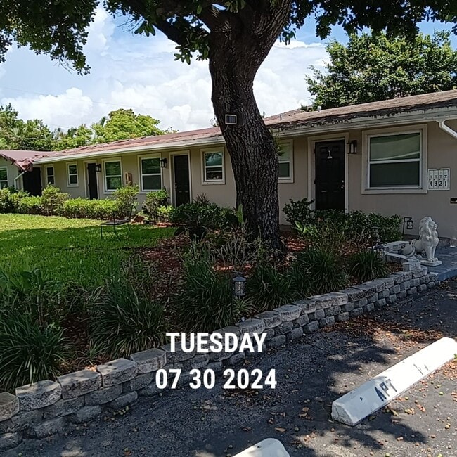 Building Photo - 1407 Holly Heights Dr