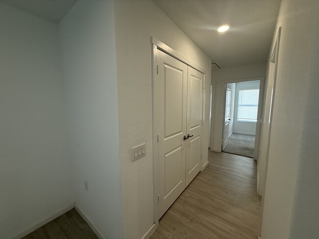 Building Photo - 10727 Vesta Curv