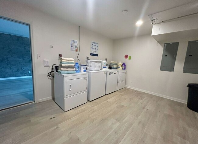 Primary Photo - Discover Sky at Murphy: Comfort, Security,...