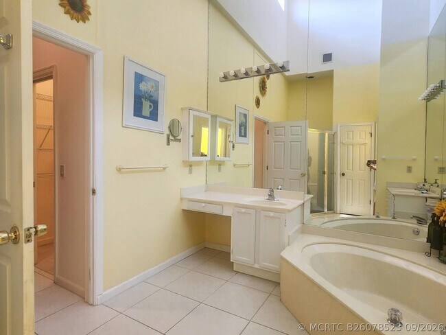 Building Photo - 2649 Emerald Way Cir
