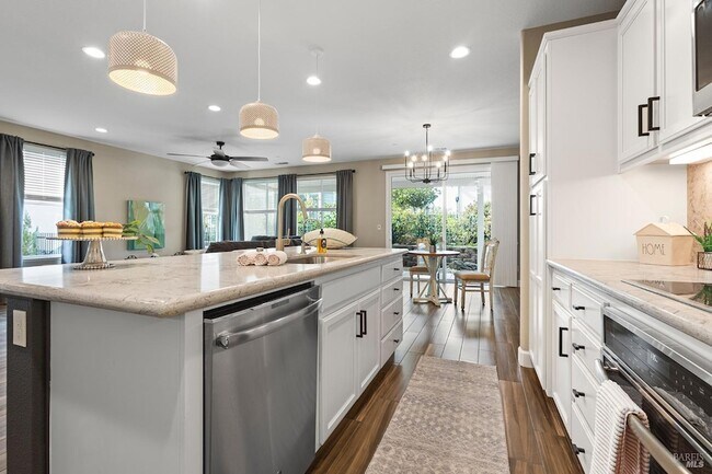 Building Photo - 343 Silver Ridge Dr