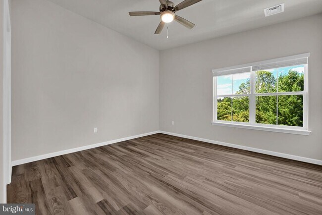 Building Photo - 1000 COLBY Ln