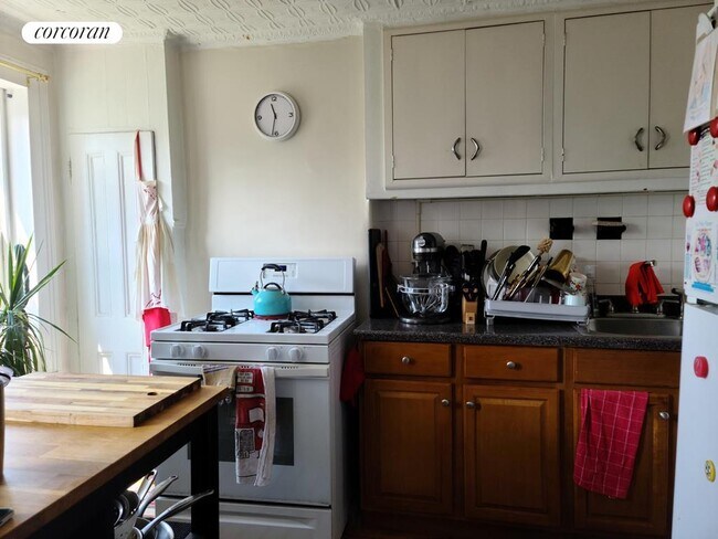 Building Photo - 118 Java St