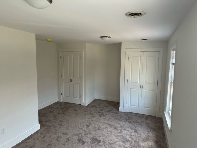 Building Photo - 201 Farnsworth Ave