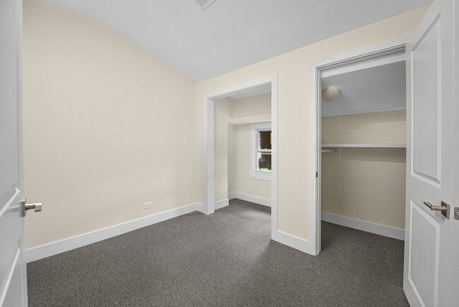 Building Photo - 2541 N 76th Ave