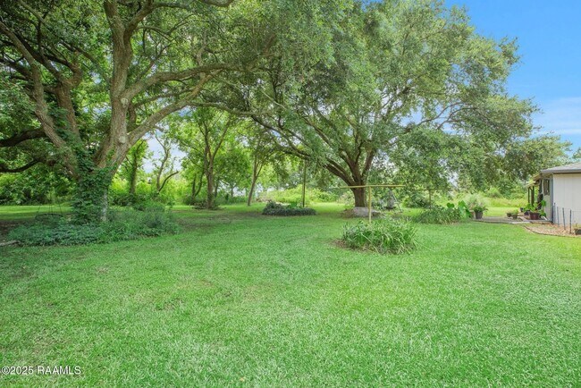 Building Photo - 681 Emar Dr