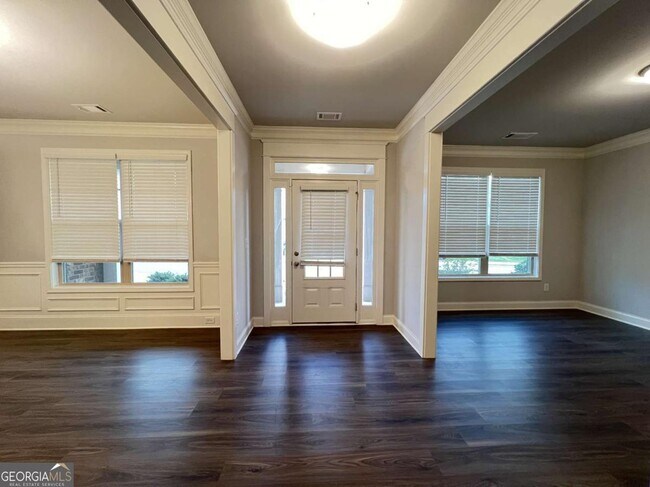 Building Photo - 4675 Silver Oak Dr SW