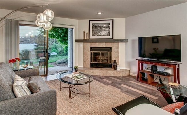 Building Photo - Beautiful Home located near Juanita Bay Water Front with 2 Bed and 2 Bath