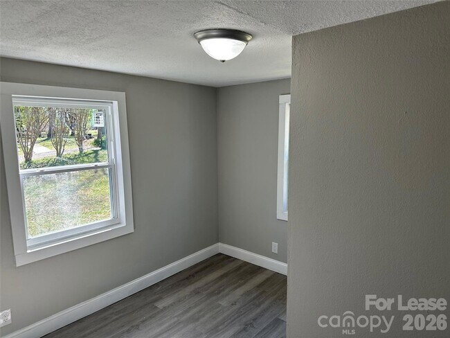 Building Photo - 209 Brookview Rd