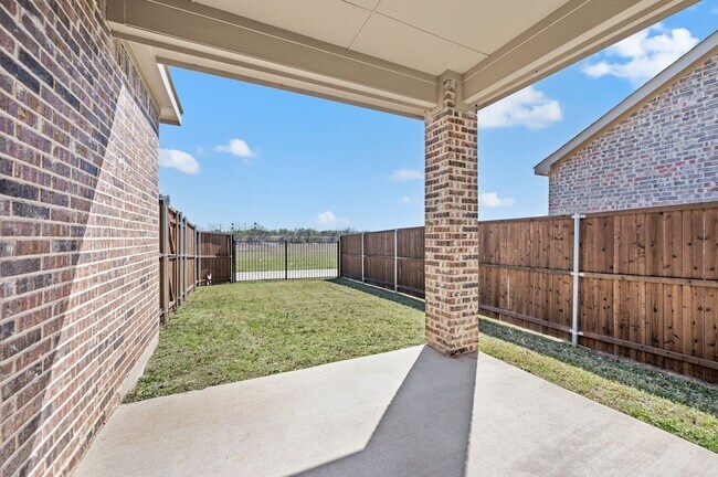 Building Photo - 1216 W Yarrow Ave