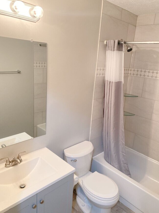 Building Photo - Millard 3 bed 2 bath $1900