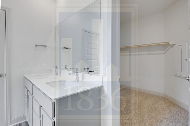 Building Photo - 18001 Umberto Dr