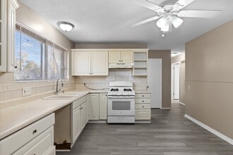 Building Photo - 695 Charvel Dr