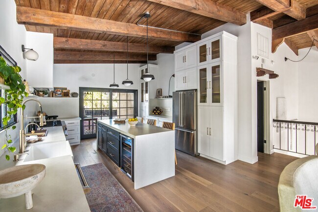 Building Photo - 9265 Thrush Way