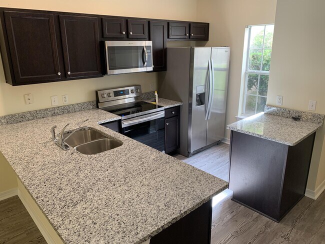 Building Photo - 2717 Bay Club Dr