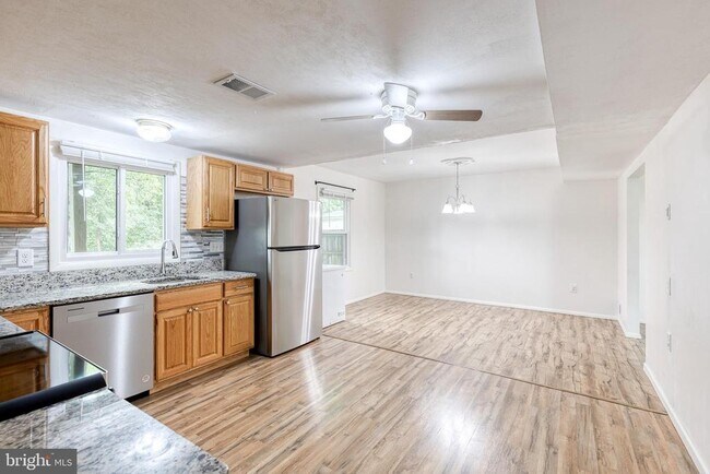 Building Photo - 2249 Four Seasons Dr