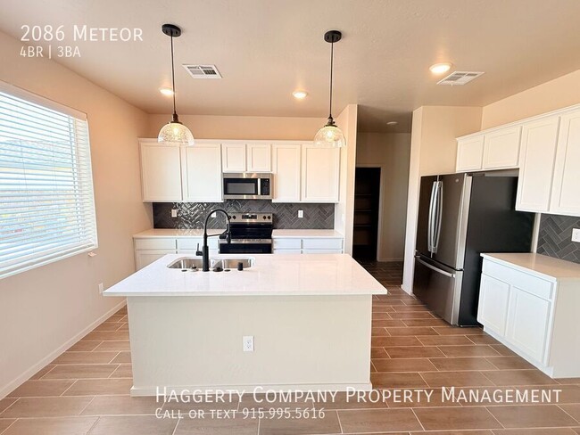 Building Photo - 2086 Meteor-