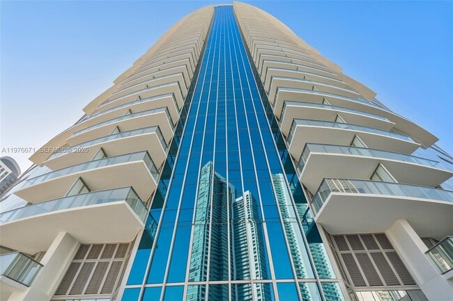 Building Photo - 851 NE 1st Ave