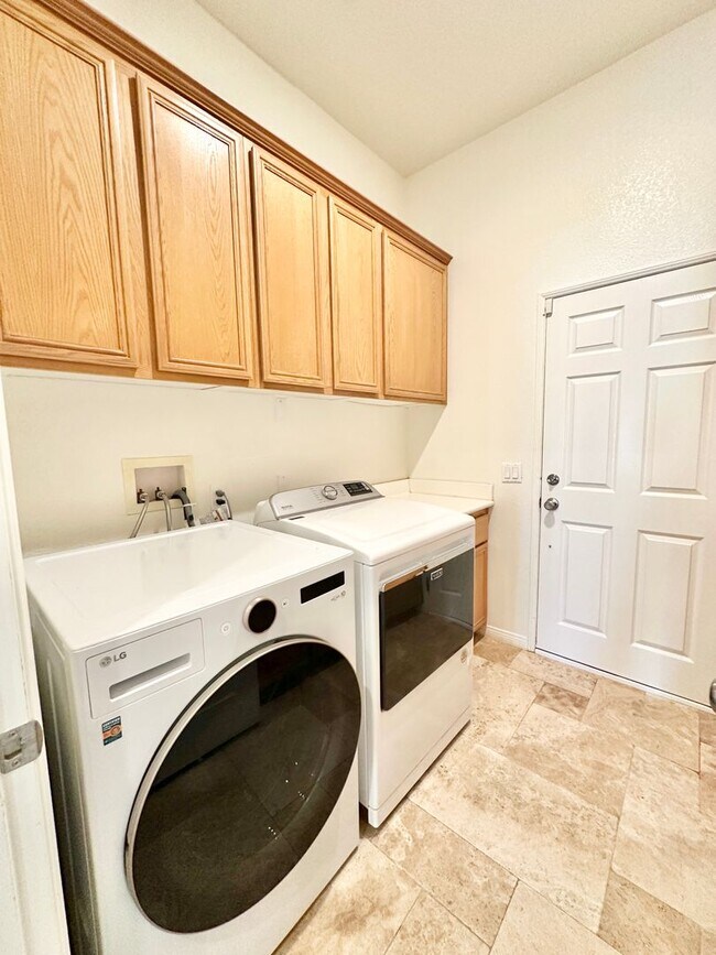Building Photo - 31340 Aussie Ln