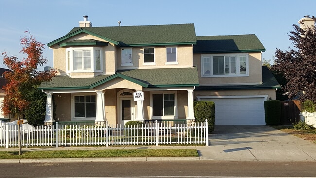 Primary Photo - 267 W Springer Dr