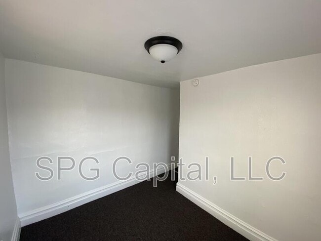 Building Photo - 336 S Second St