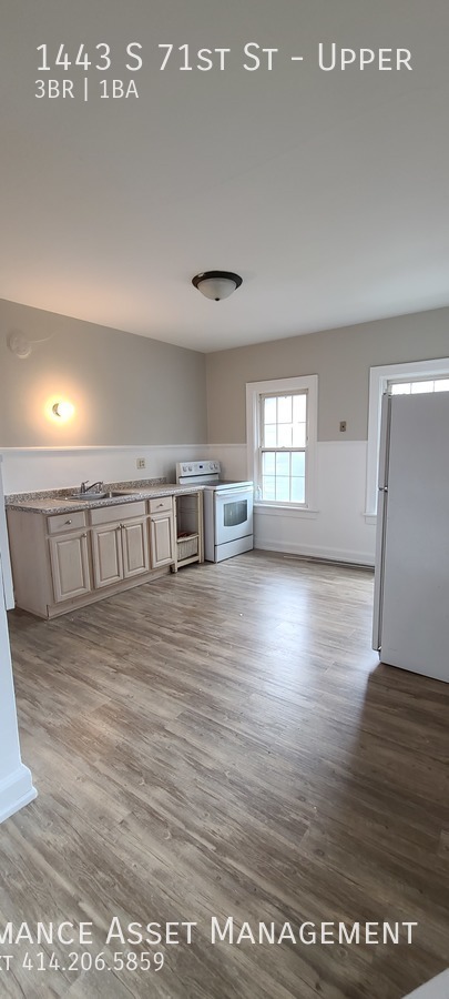 Building Photo - Cozy 3BR unit in West Allis