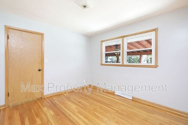 Building Photo - 7217 Maple Dr