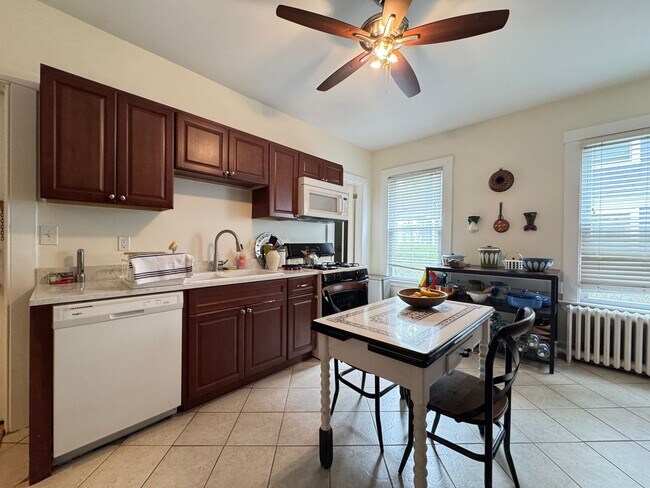 Building Photo - Spacious 2-Bedroom, 2-Bath in East Rock – Newly Renovated!