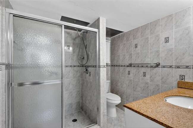 Building Photo - 10000 NW 80th Ct