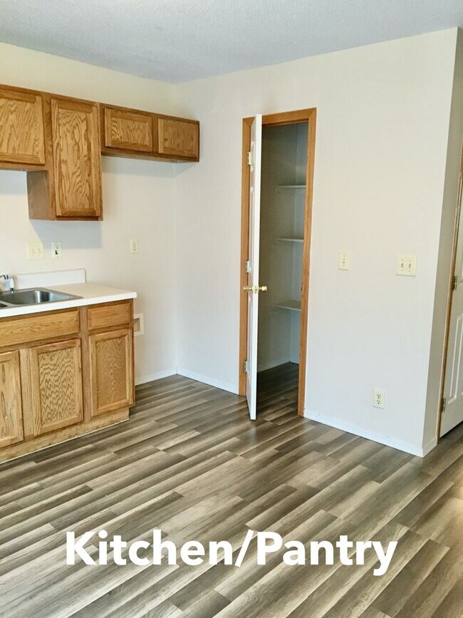 Building Photo - 1260 W Vilm Dr