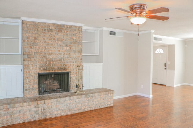 Building Photo - 816 Marimba Dr