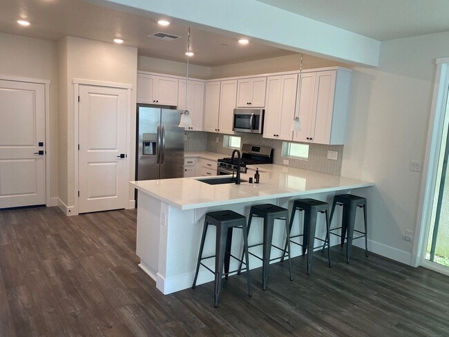 Building Photo - Newer Single Family Home in West Sacramento