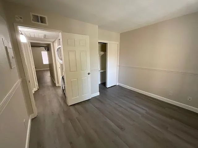 Building Photo - Updated Canyon Country Condo in Gated Community