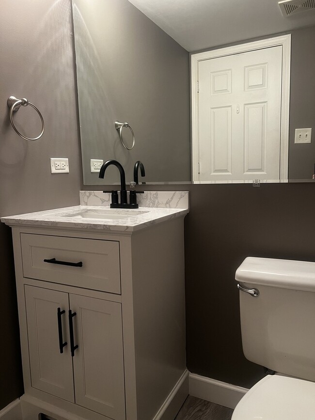 Building Photo - 640 Beaver Ct