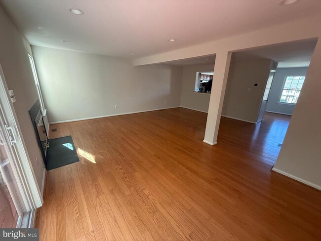 Building Photo - 8724 Ruppert Ct